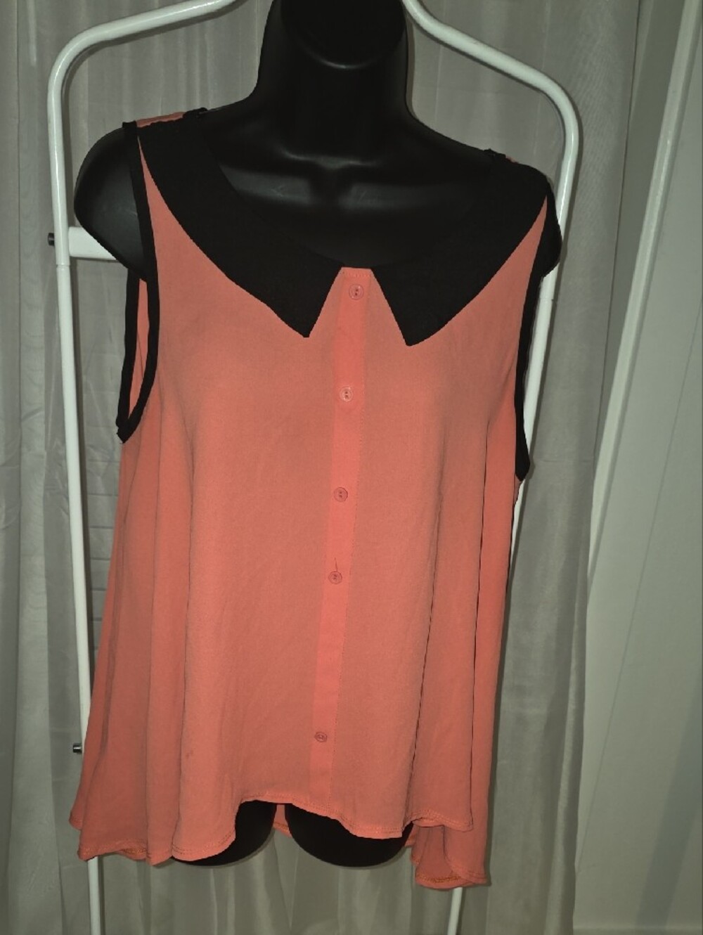 Sleeveless Coral Button-Front Camisole with Black Contrast Collar